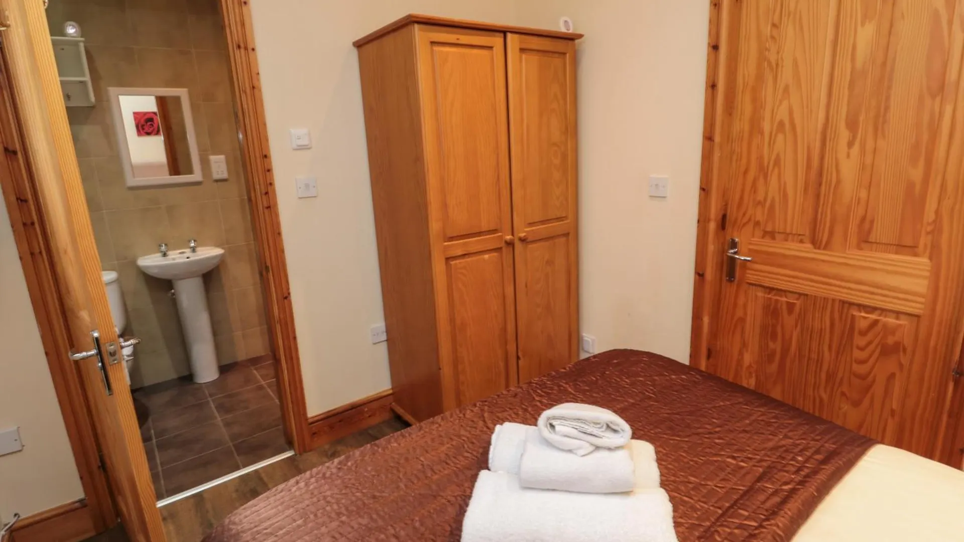 Fir Tree Cottage Newcastle upon Tyne 0*,